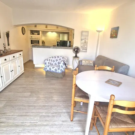 2 Pieces Climatise Avec Terrasse Et Parking, Proche Centre - Fr-1-780-84 *