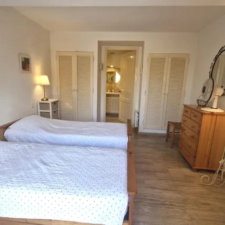 2 Pieces Climatise Avec Terrasse Et Parking, Proche Centre - Fr-1-780-84