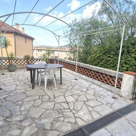 2 Pieces Climatise Avec Terrasse Et Parking, Proche Centre - Fr-1-780-84 Apartment
