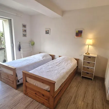 2 Pieces Climatise Avec Terrasse Et Parking, Proche Centre - Fr-1-780-84